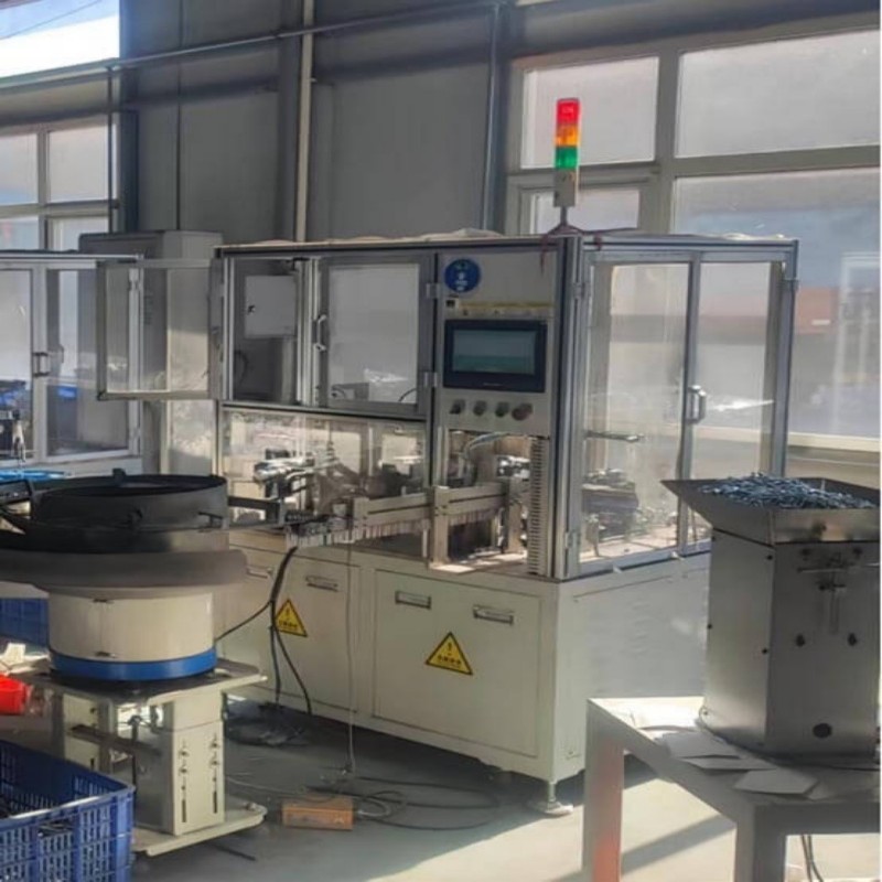 Cómo la línea personalizada de Frand transformó la producción de abrazaderas de un fabricante de automóviles europeo